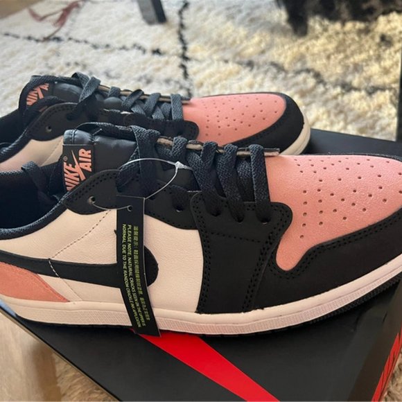 Air Jordan 1 Retro Low OG - Picture 3 of 6